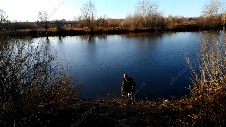 Рыбалка поздней осенью на речке