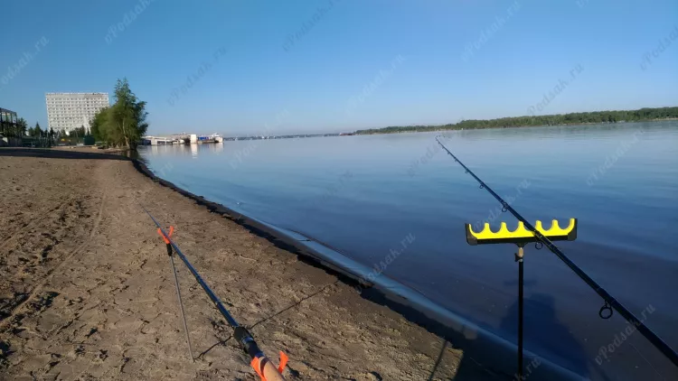 Утренняя рыбалка на городском пляже