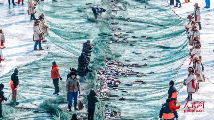 Новость рыбалки: На озере Улюнгур в Синьцзяне отгремел главный праздник зимней рыбалки